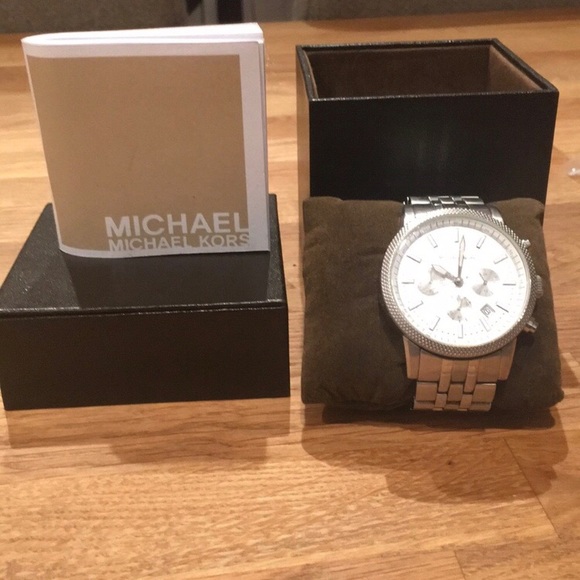 mk 8072 watch